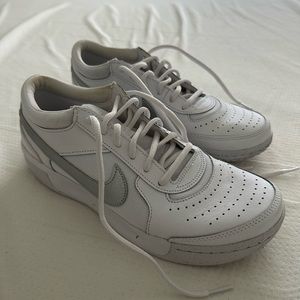 Nike Court women’s zoom lite 3, hard court tennis shoes, size 9.5